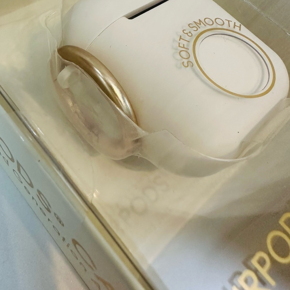 NEW! POPPY AIRPODS CASE 1st & 2nd Generation Cream Gold NWT In Box - Picture 3 of 8